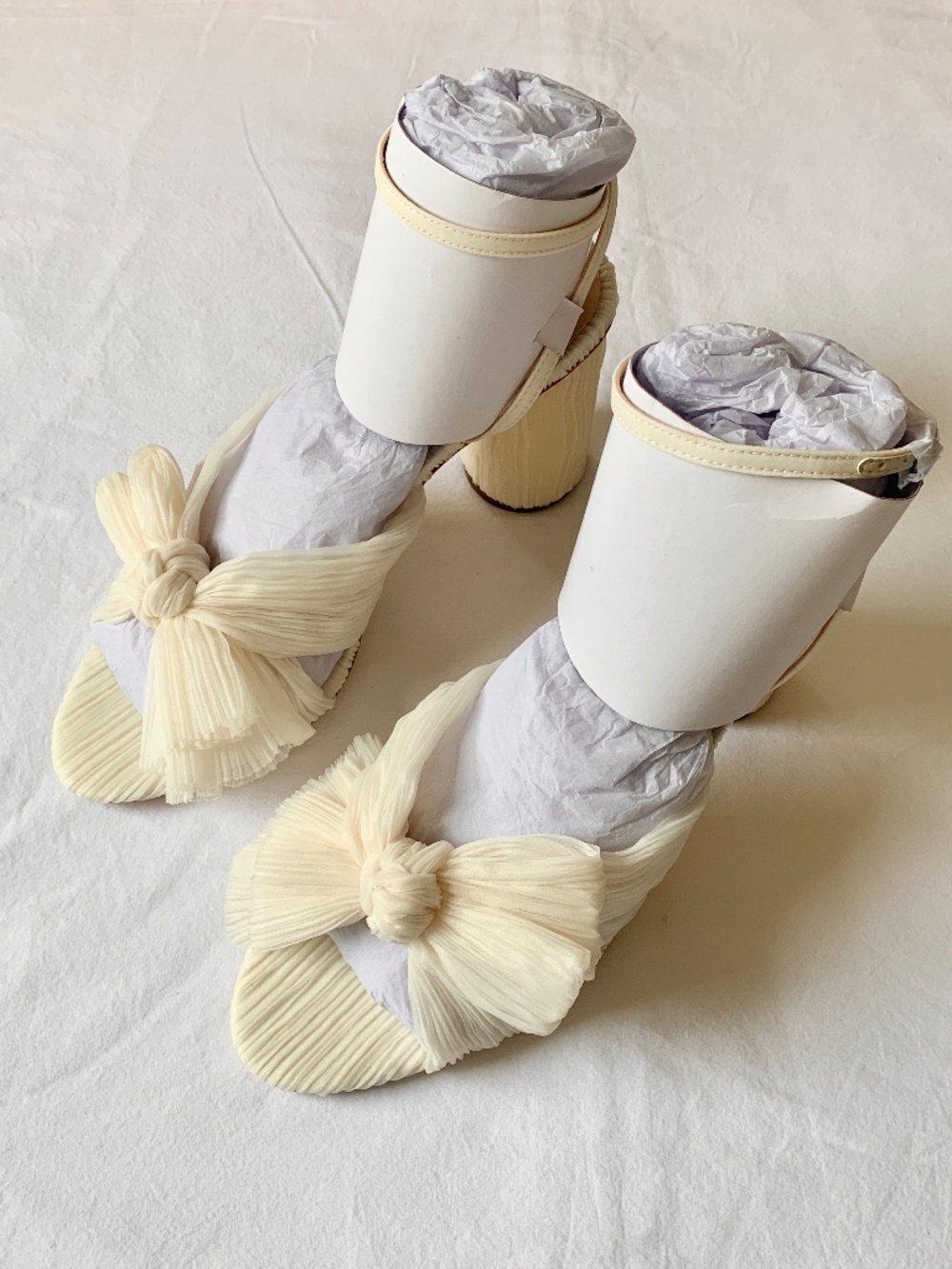 Loeffler Randall Camellia Pleated Bow Heel Pearl 8.5 NEW with small flaw
